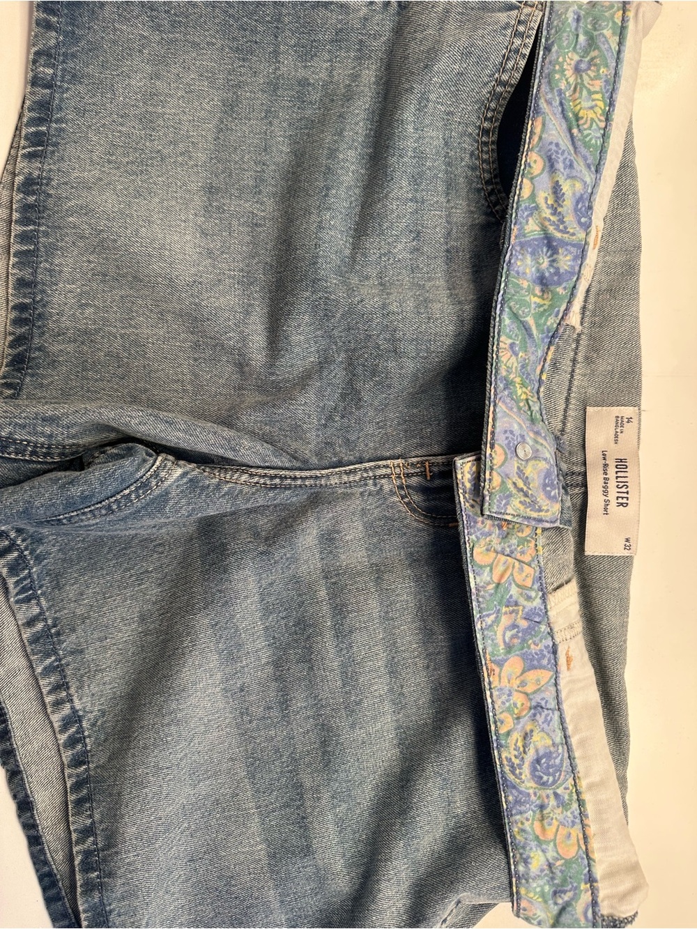 Hollister low rise fold over jean shorts - Picture 4 of 4